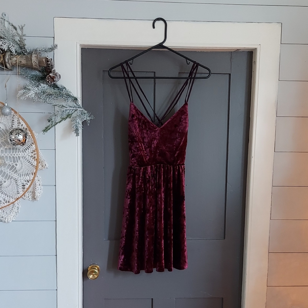Forever 21 NWOT strappy velour baby doll mini dress